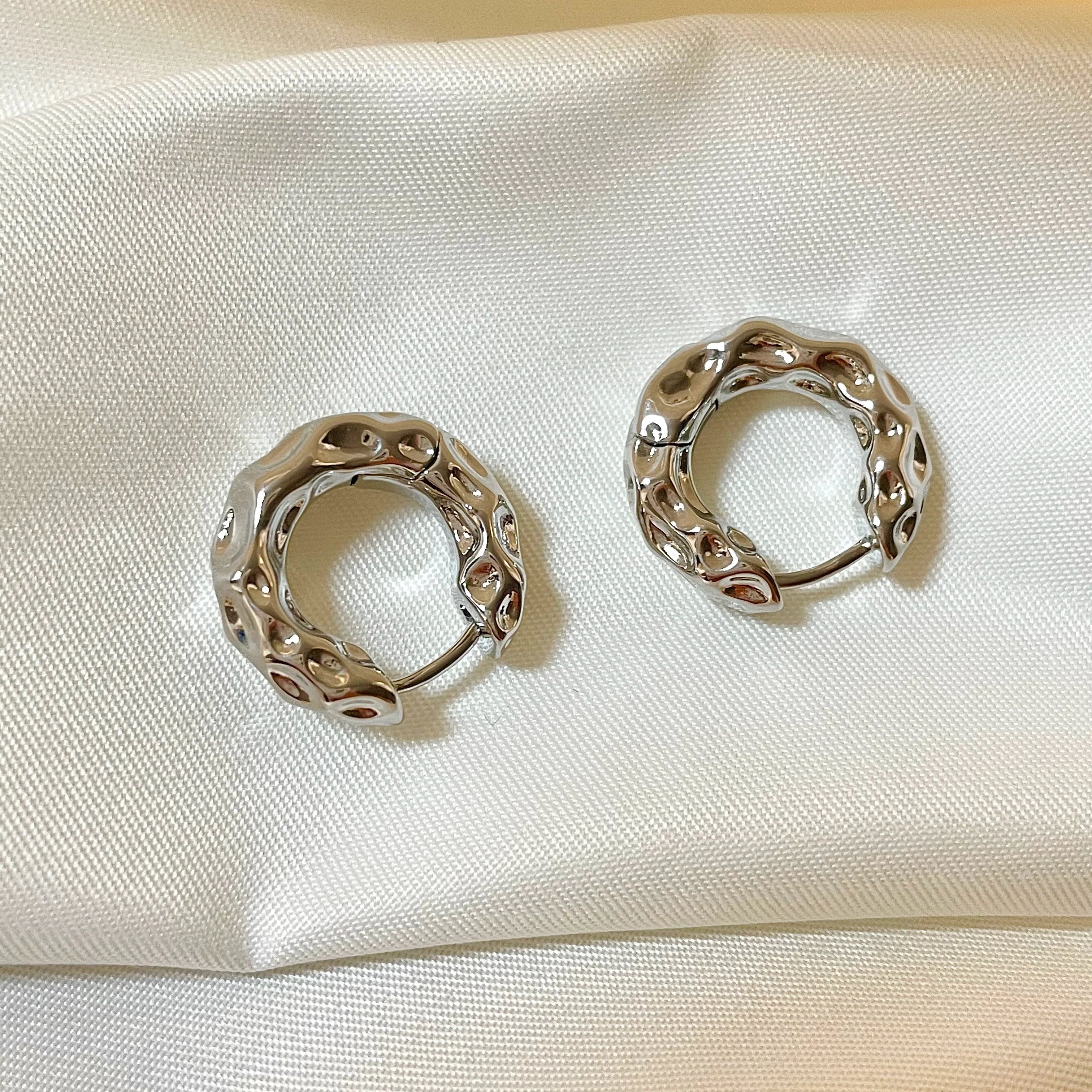 Mariska Textured Hoop Earrings - Textured Hoop (Silver)