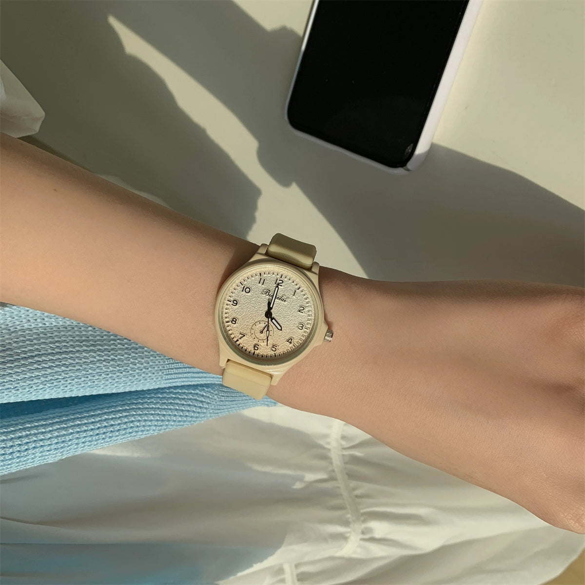 Asiya Gradient Silicone Watch - Milk Tea Color [VUOTL14T]