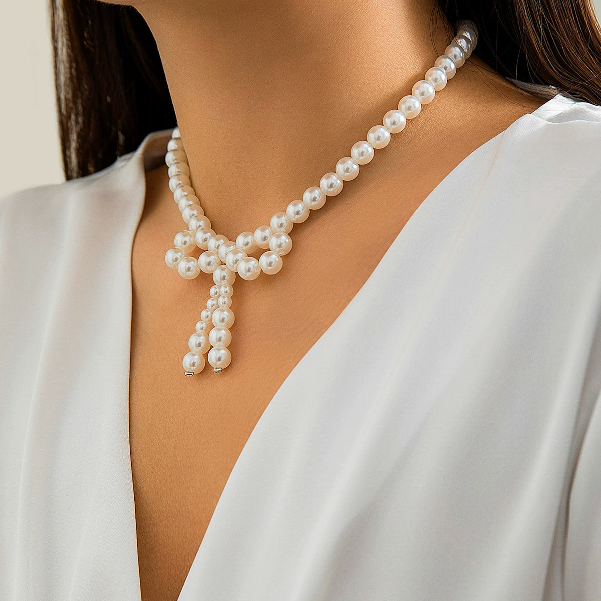 Renesmae Pearl Bow Choker - Silver-tone White Pearl [VGGI4XDX]