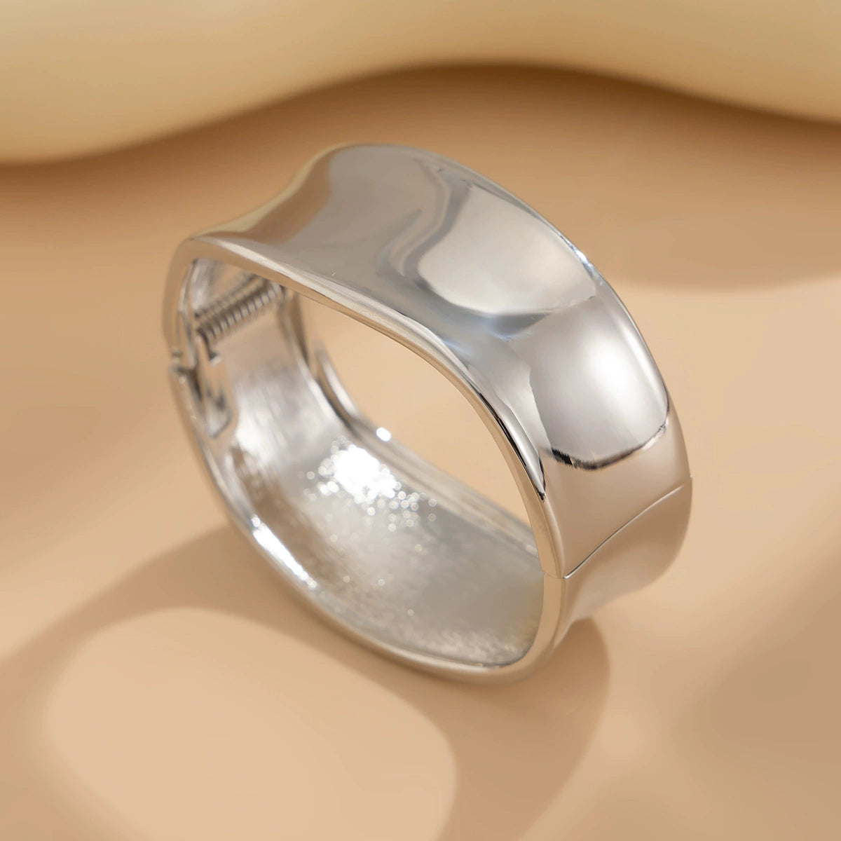 Janney Liquid Metal Cuff Bracelet - 04 Silver Tone [FT2OUYIX]