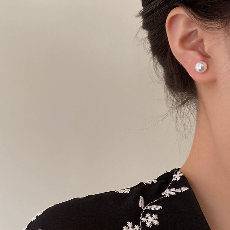 Rosey Pearl Stud Earrings - White 8mm [WMOTCERI]
