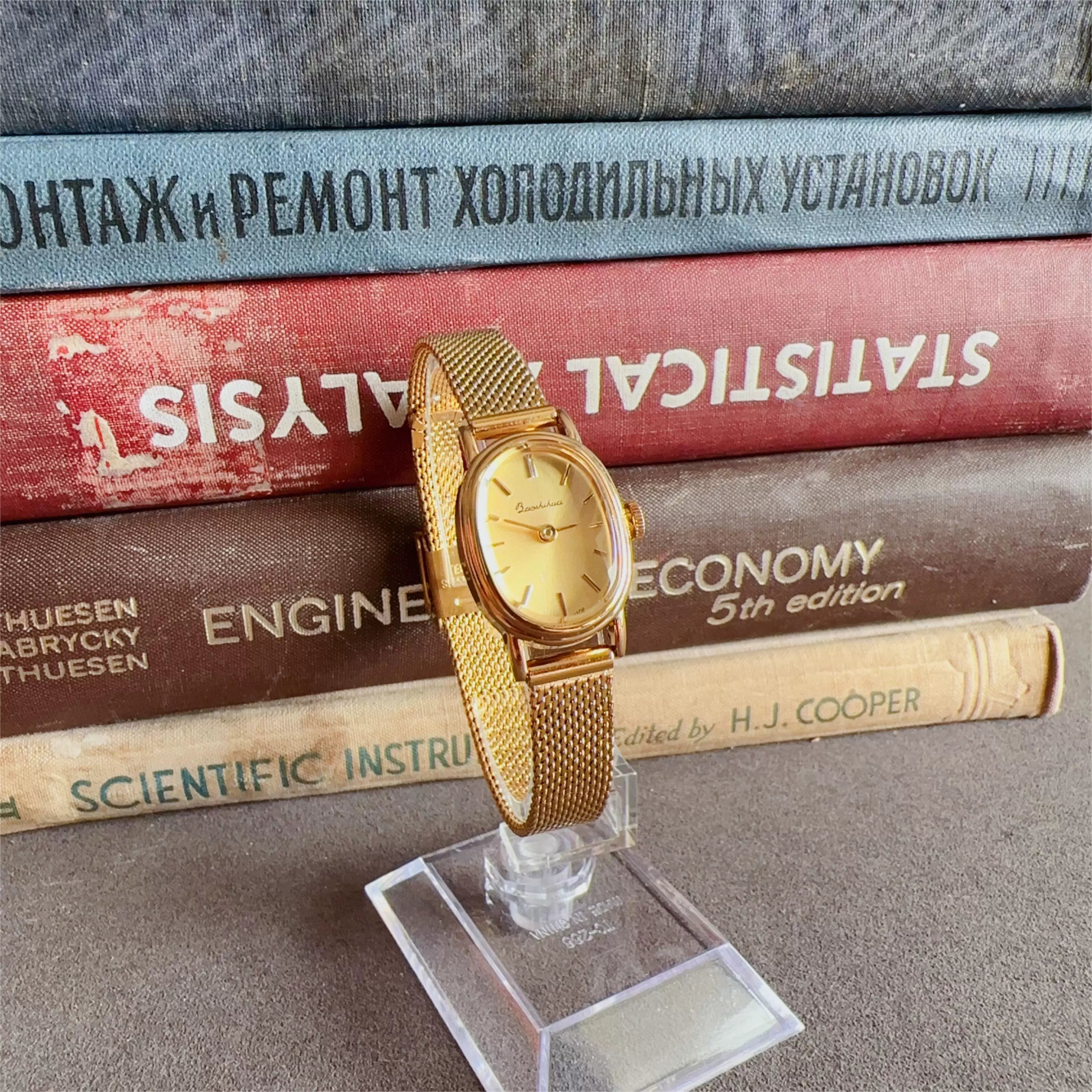 Avayah Vintage Gold Watch - Gold with Mesh Strap (Includes Brown Strap)