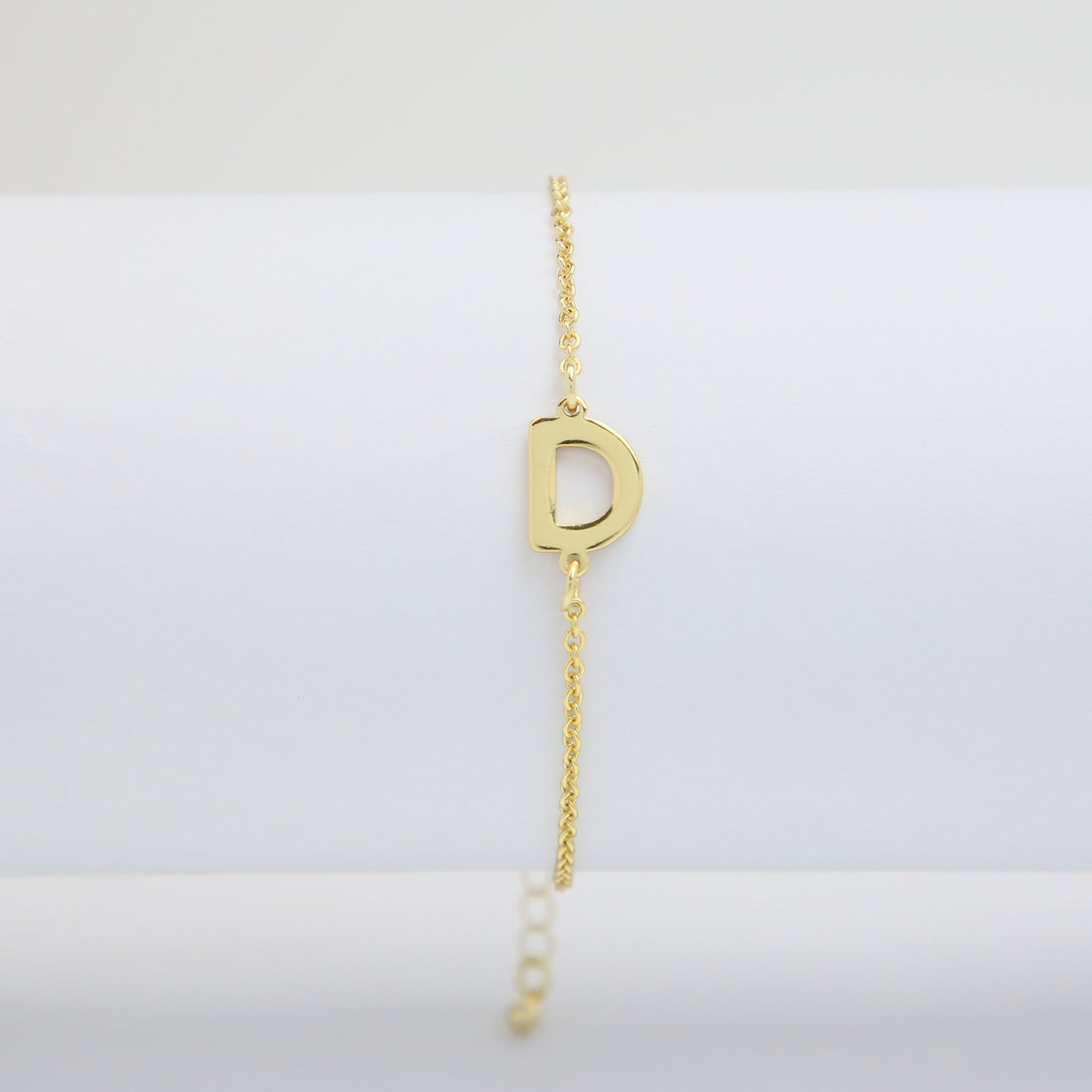 Janiah Dainty Initial Bracelet - D [6RD9P3AC]