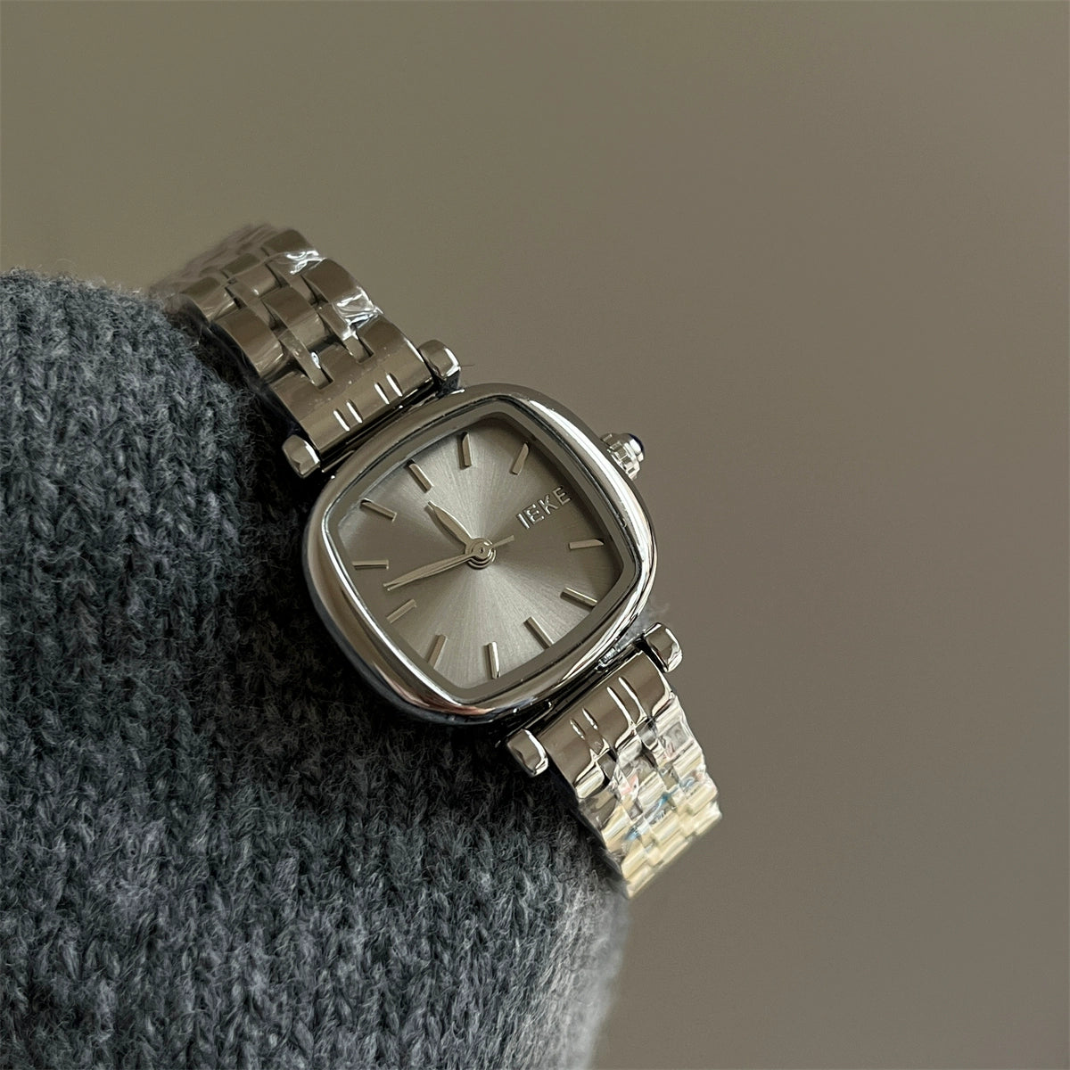 Tory Elegant Steel Band Watch - IEKE 88126 Square Case, Steel Silver Band, Gray Dial [ED0QY1M5]