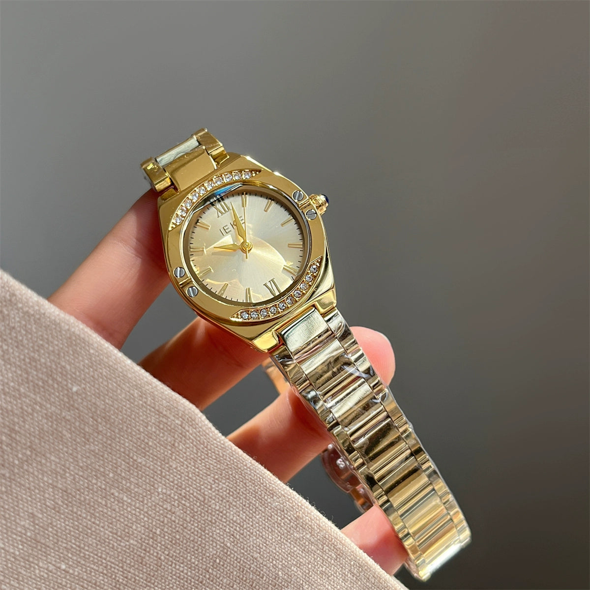 Lily Dazzling Retro Watch - Gold Strap Gold Face [YB91XG3V]