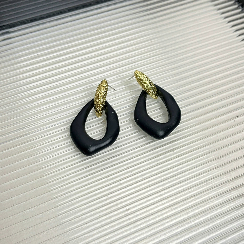 Audra Asymmetric Enamel Earrings - Black Earrings [BOM3YMSE]