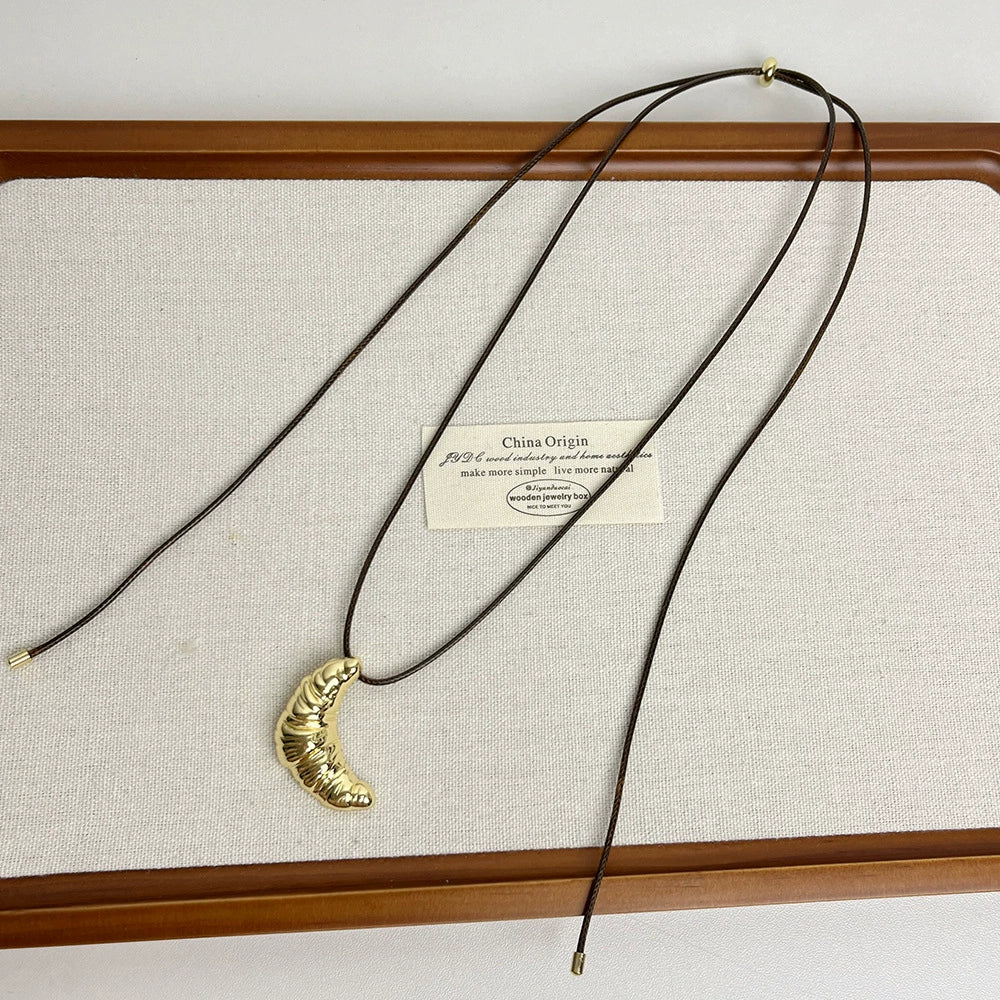 Kinsey Croissant Pendant Necklace - Gold Croissant Necklace [NL7Z35WD]
