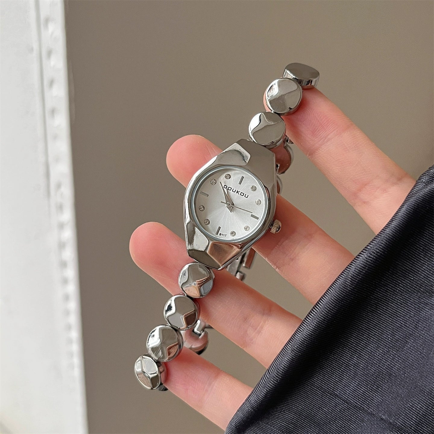 Sabella Vintage Bracelet Watch - Silver Strap White Dial [N208ZQZA]