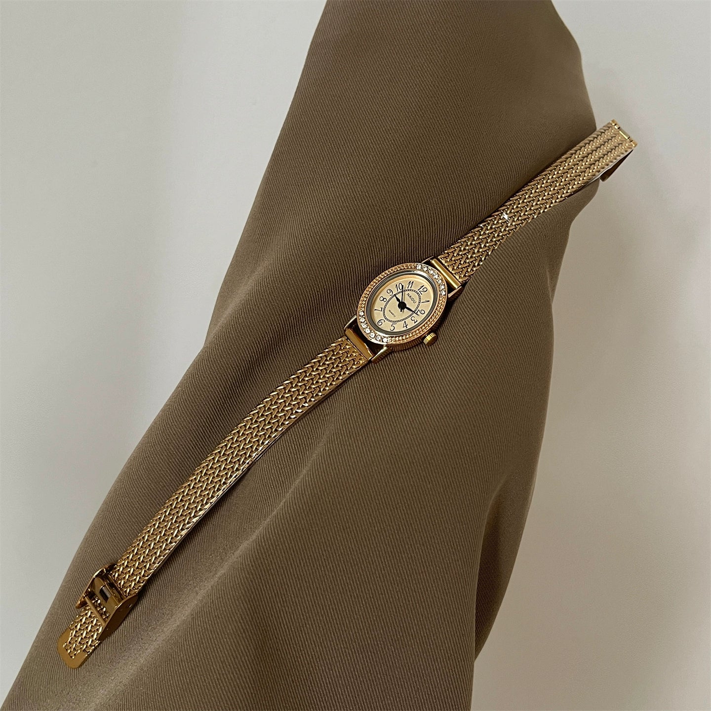 Kamrynn Dazzling Mesh Watch - Gold Band, Gold Dial (Milanese Mesh) [CSLIZNFP]