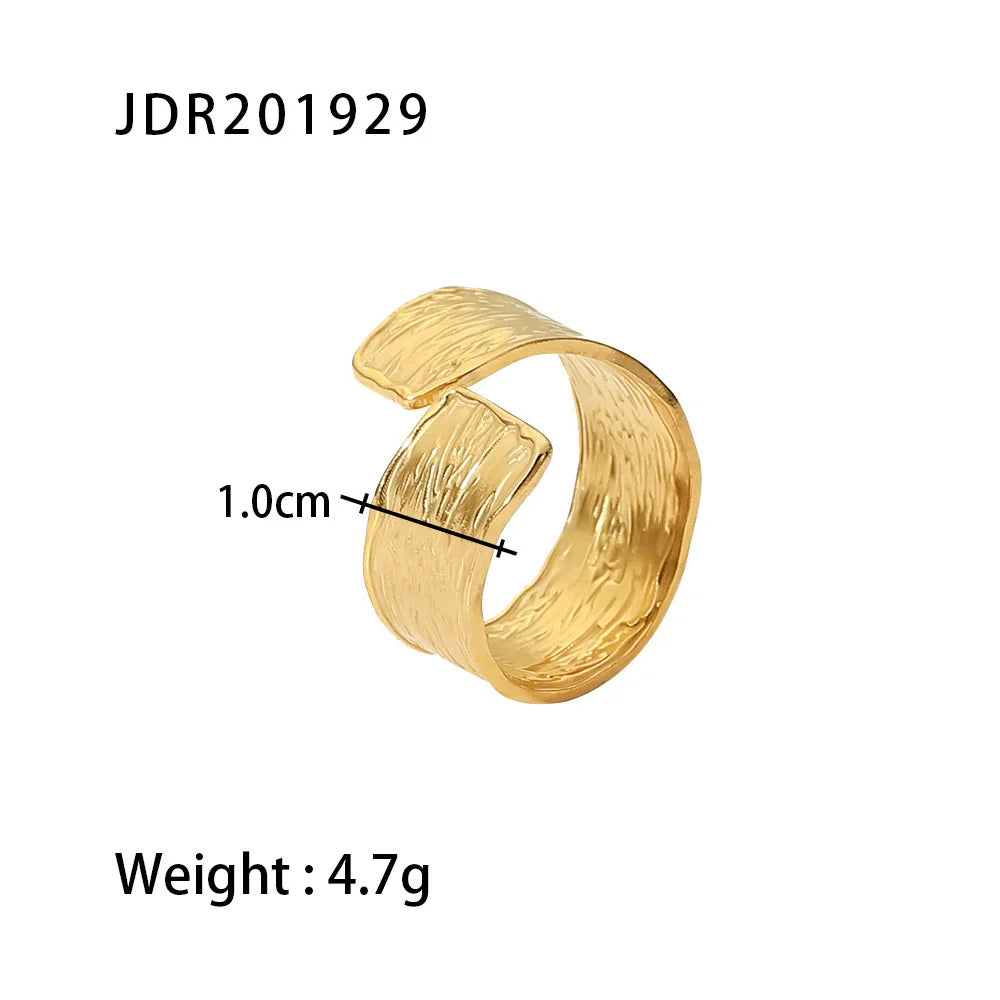 Rosario Textured Gold Ring - Gold