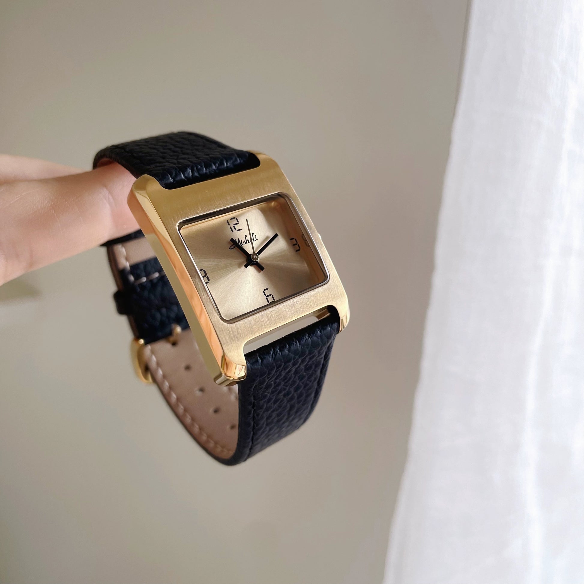 Kendyl Elegant Square Leather Watch - Gold Case Black Strap [JXXYQP0N]