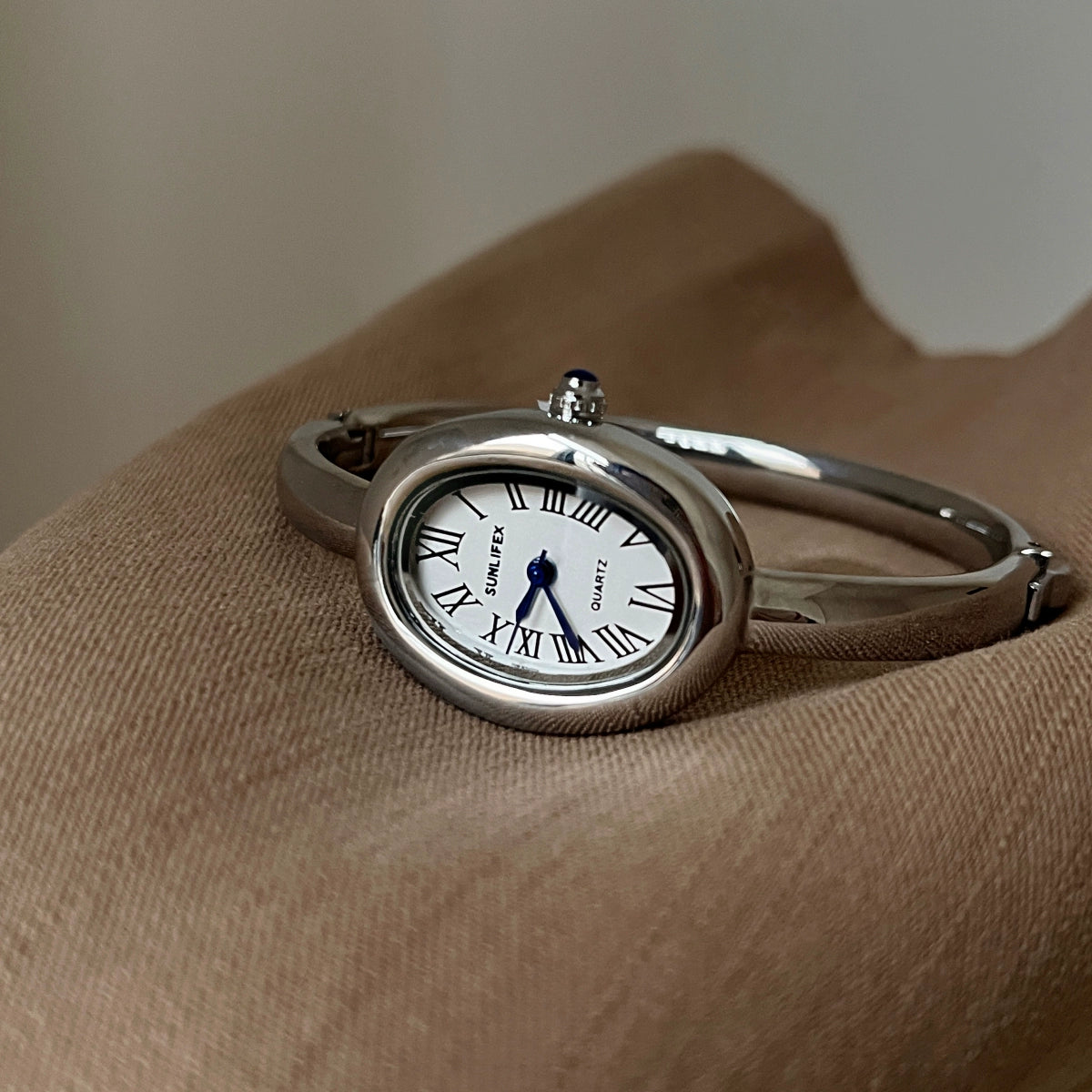 Juliett Dainty Oval Bracelet Watch - Silver Band White Dial (Roman Numeral) [4XZ78UFE]