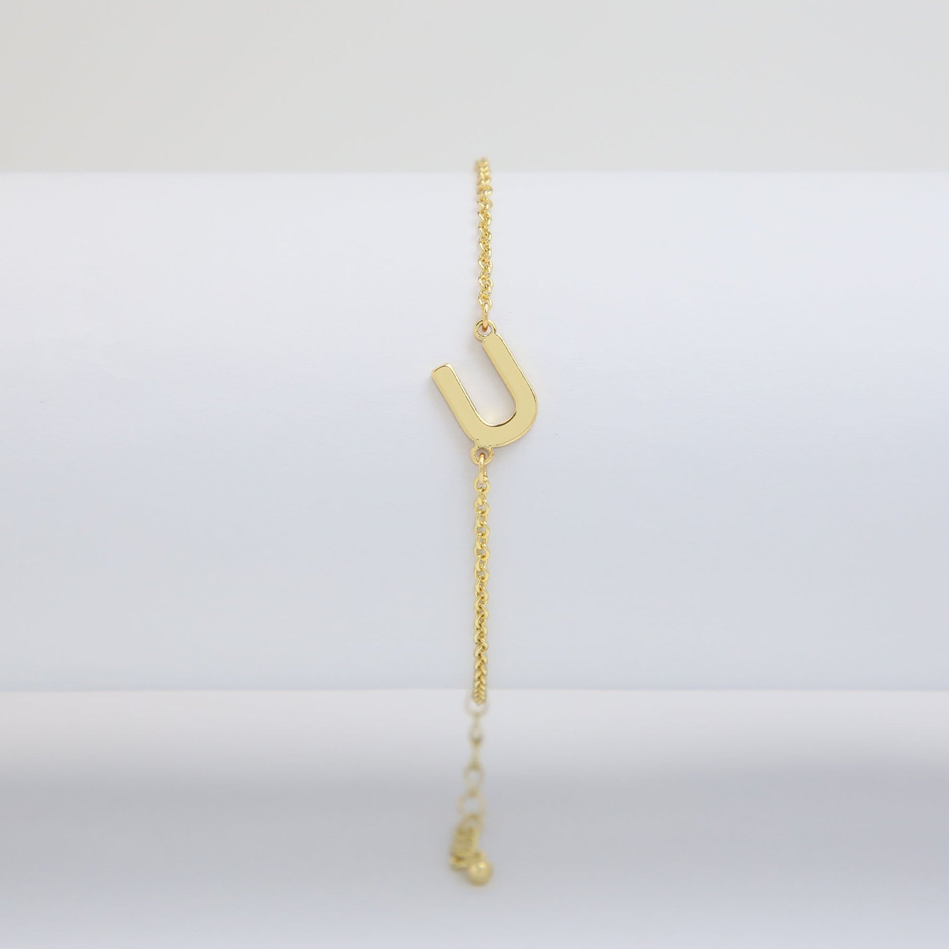 Janiah Dainty Initial Bracelet - U [3I67FKLU]