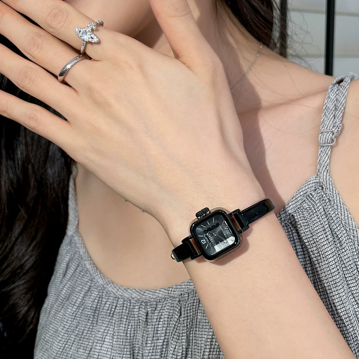 Lelia Elegant Square Watch - Black