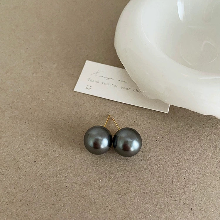 Belky Shimmer Pearl Studs - 14mm Dark Gray