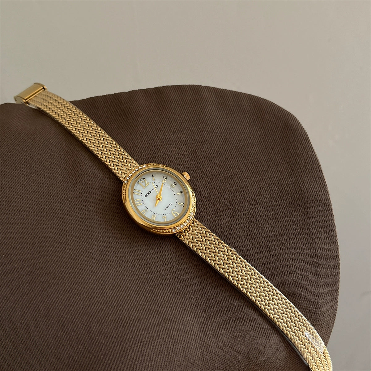 Khylie Mother-of-Pearl Watch - Gold Strap White Dial [XMVVQ1PC]