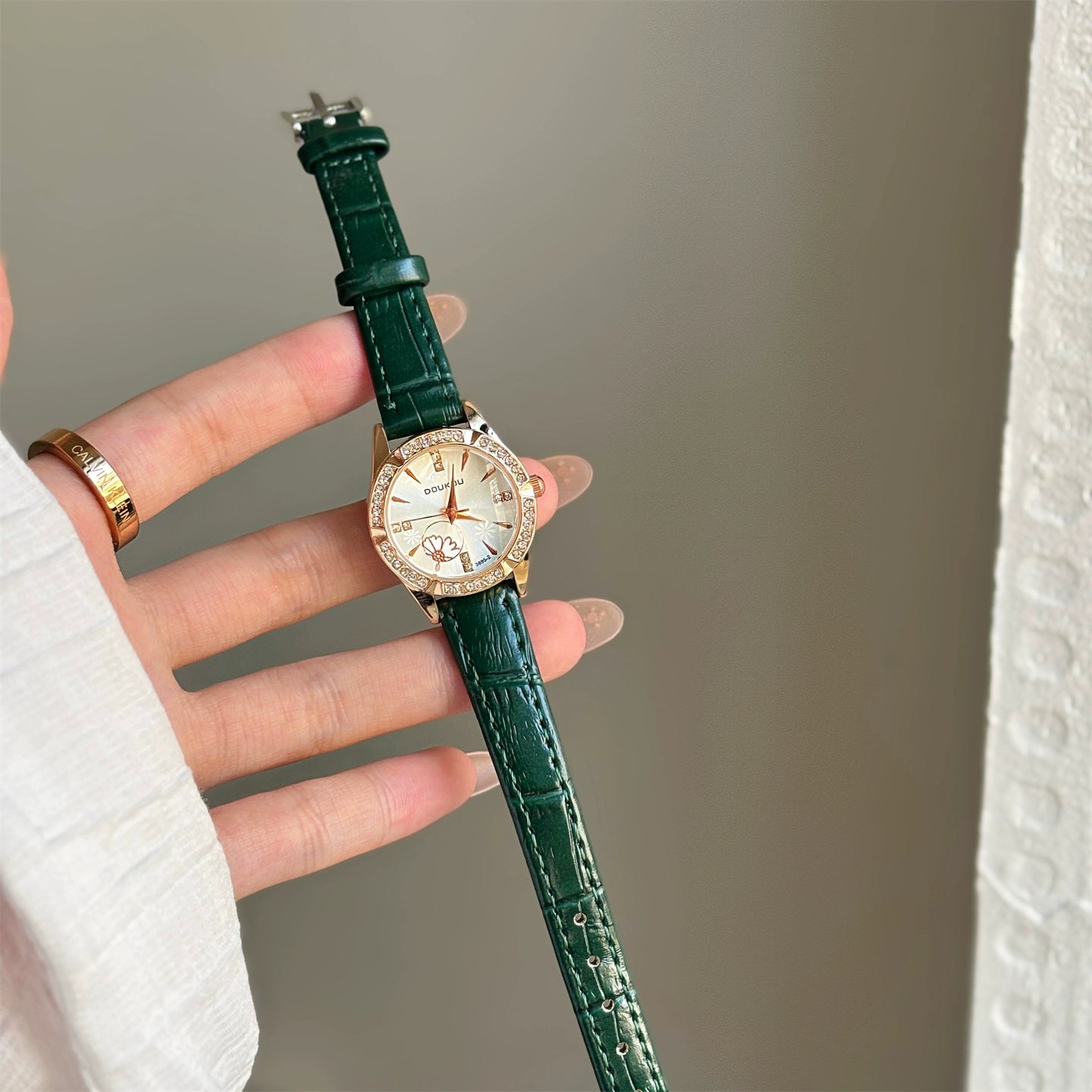 Deeksha Camellia Quartz Watch - Green Strap [2SKPK9MH]
