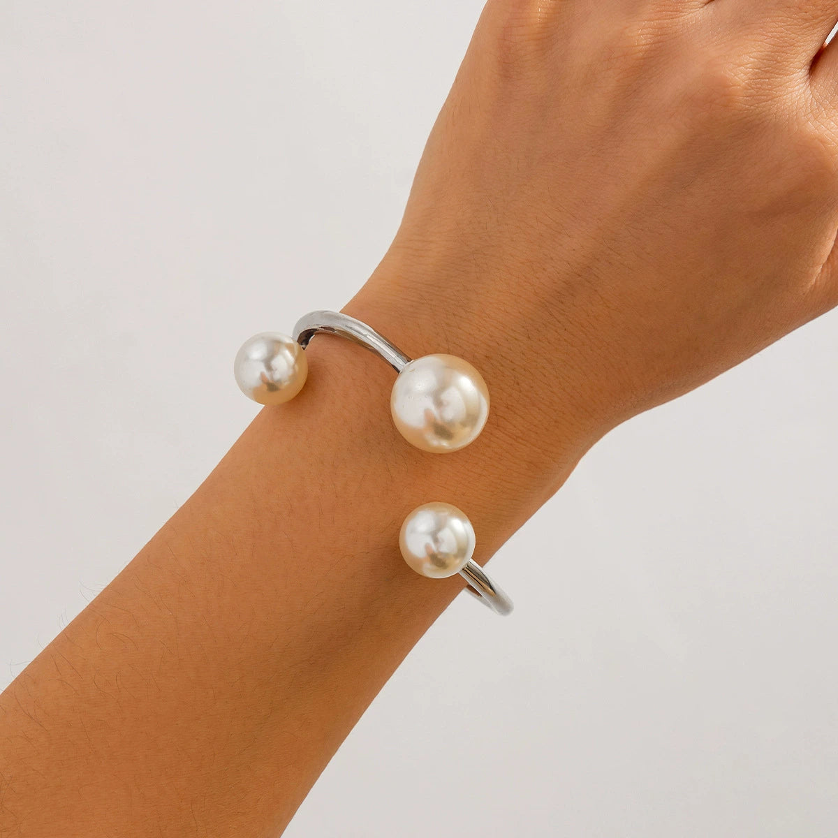 Jaleigha Asymmetrical Pearl Cuff Bracelet - Silver 2675 [KA2OJHCN]