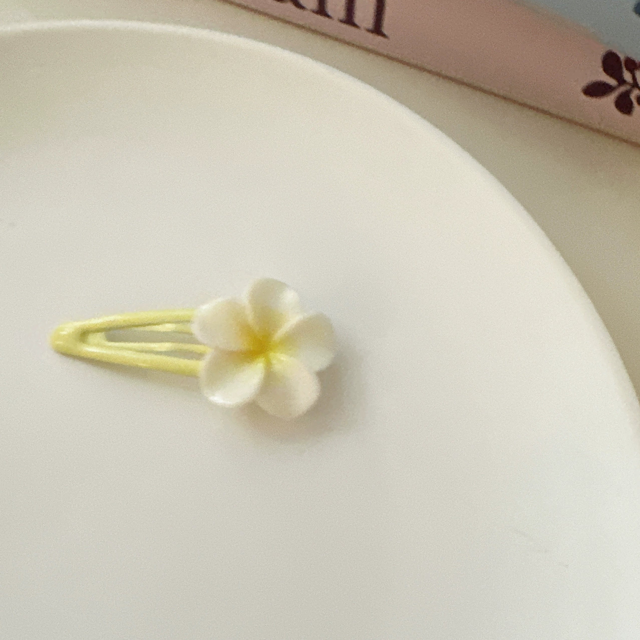 Nilah Plumeria Hair Accessories - BB Clip (Single) [5HBRNR5X]