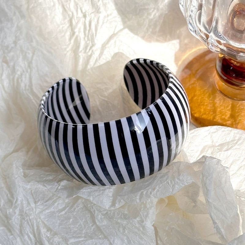 Naia Striped Resin Cuff - Black Swirl [Z99BUXAZ]