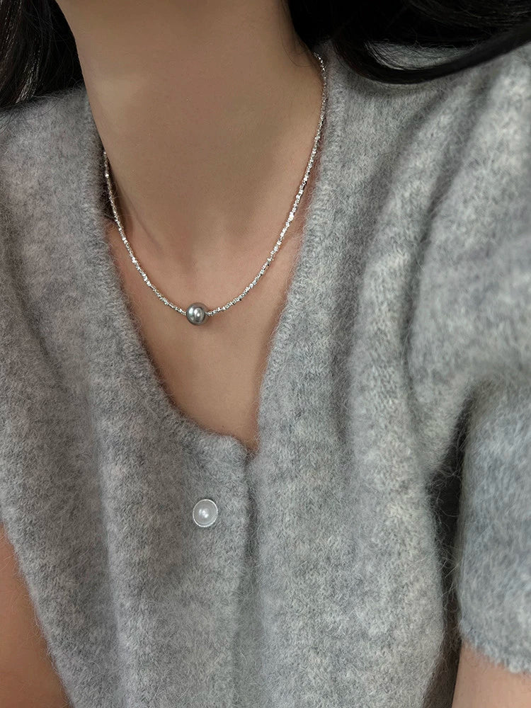Kynnedi Starry Pearl Necklace - Grey Pearl Shimmering Silver Necklace