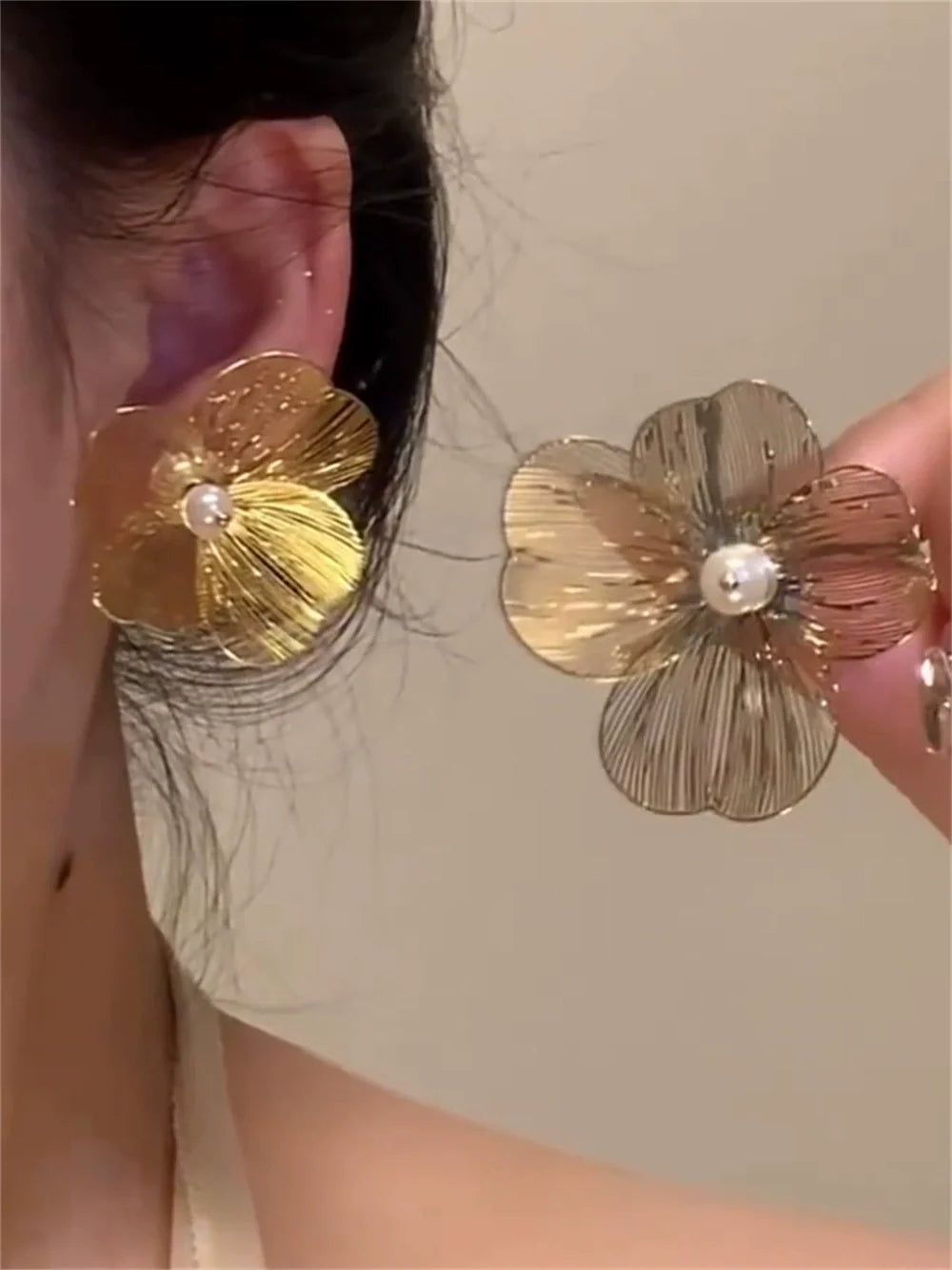 Kristel Golden Floral Pearl Earrings - Flower Pearl (S925 Silver Post)