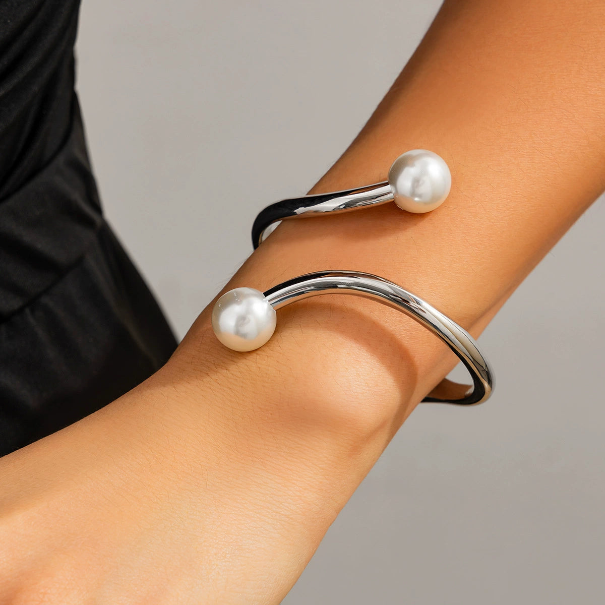 Jaleigha Asymmetrical Pearl Cuff Bracelet - Silver 2570 [2JNVFNTT]