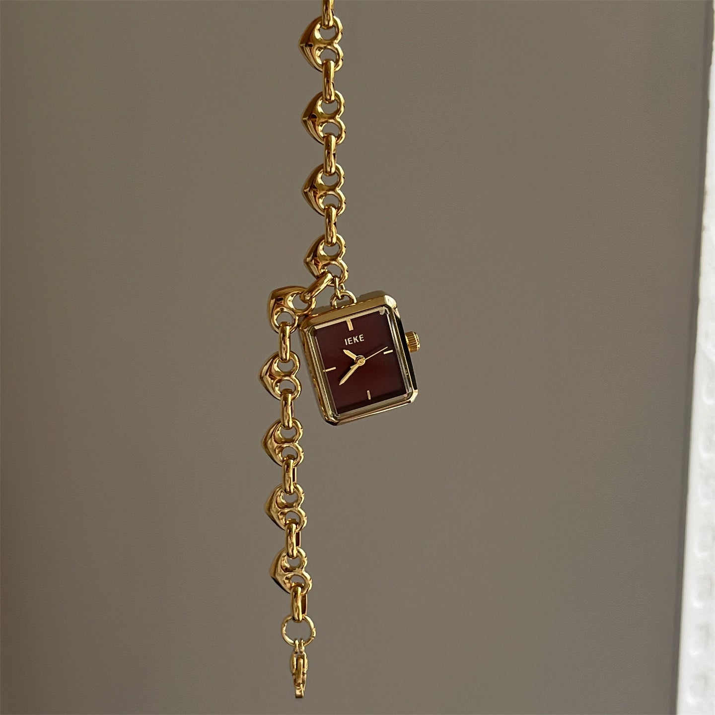 Emely Y2K Heart Watch - Gold Strap Red Face [QT8WLS3A]