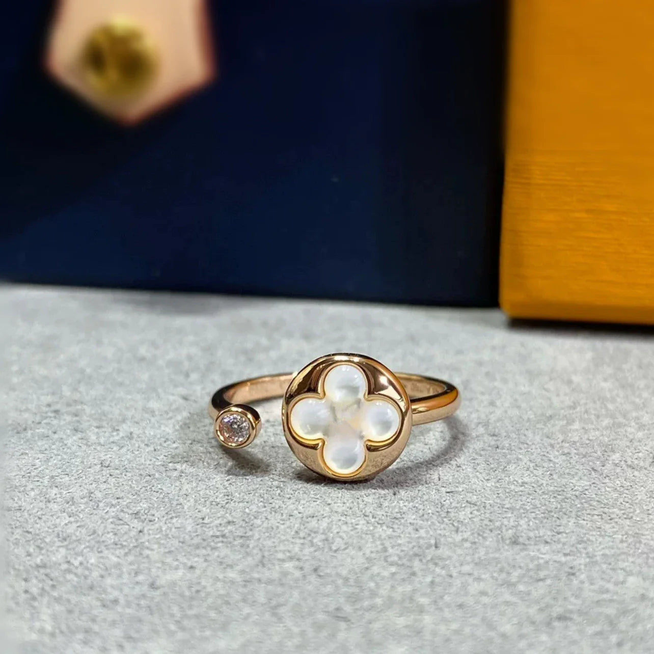 Judah Mother-of-Pearl Clover Ring - Round White Mother-of-Pearl