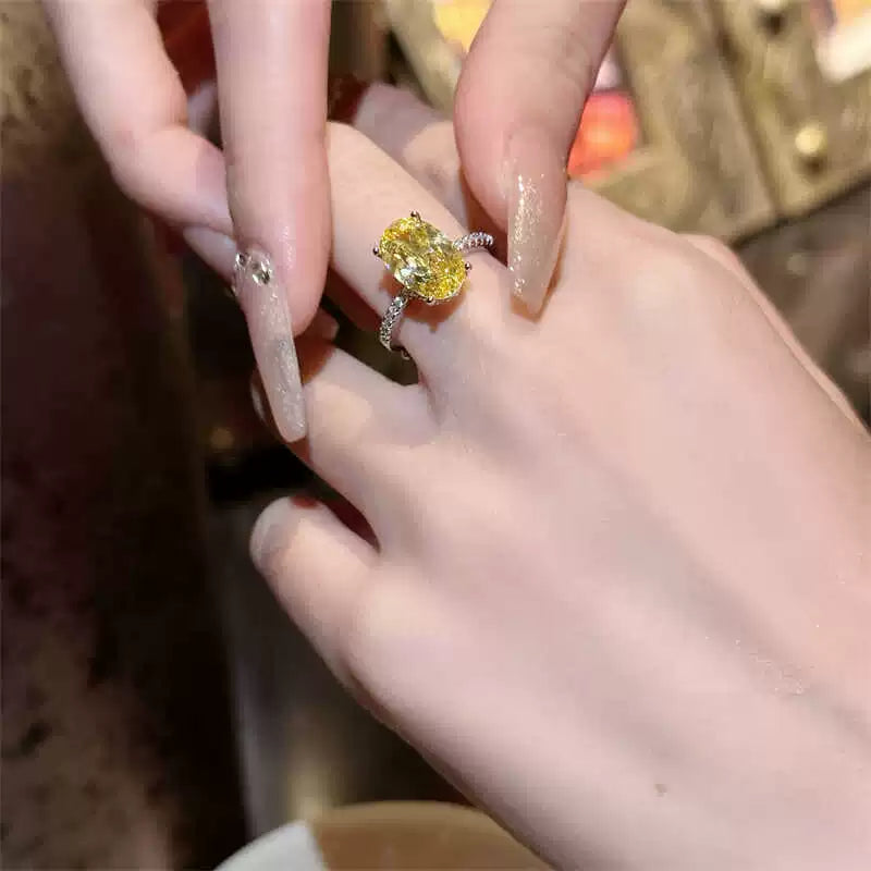 Minka Sparkling Oval Ring - One Size Adjustable [L39K4464]