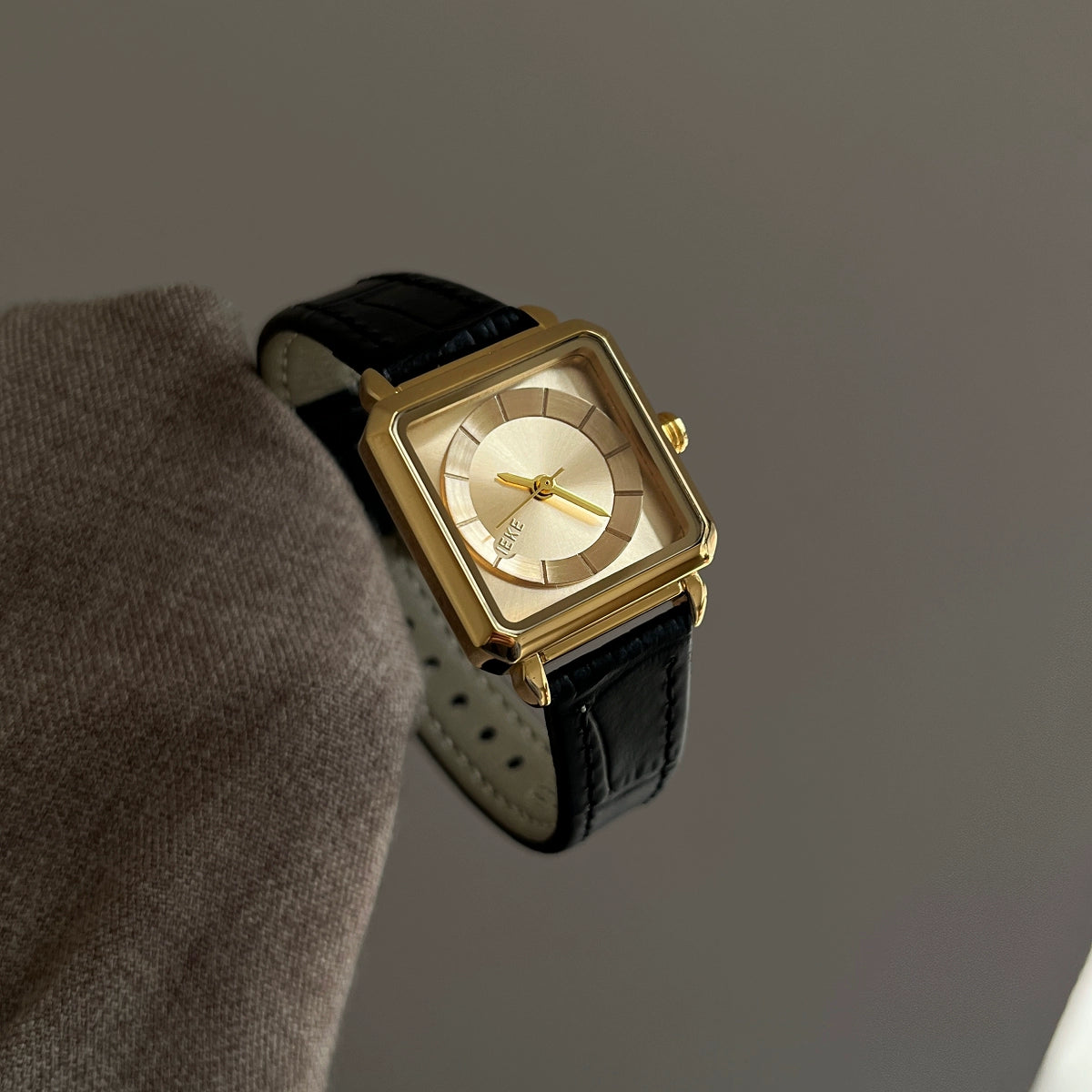 Amahia Retro Bracelet Watch - Black Leather Strap Gold Frame Gold Face [HGB3CH0O]