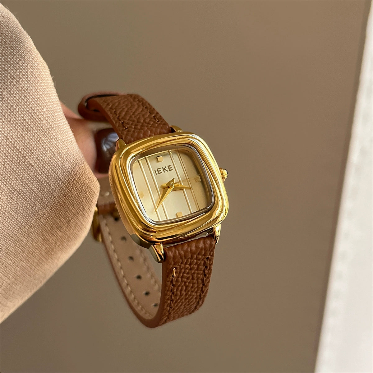 Amberley Retro Leather Watch - Brown Strap with Gold Frame & Gold Face [WAJQYVLB]
