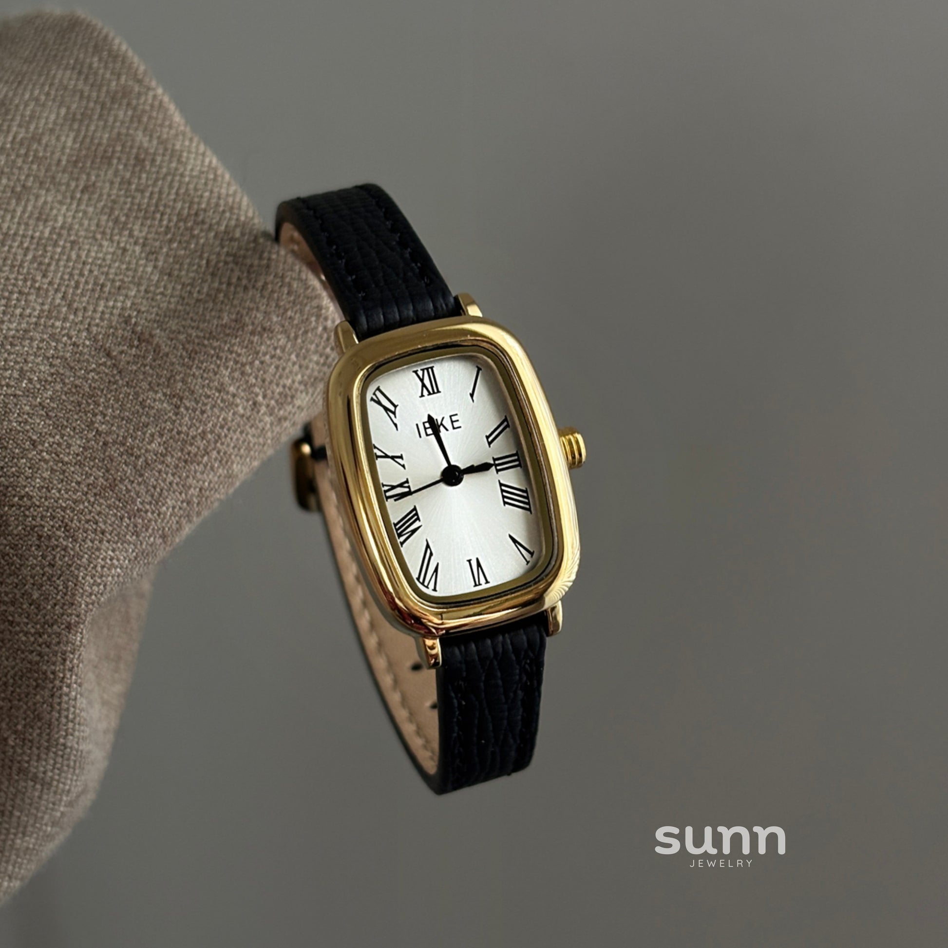 Aaleyah Roman Oval Watch [L1IOE524]