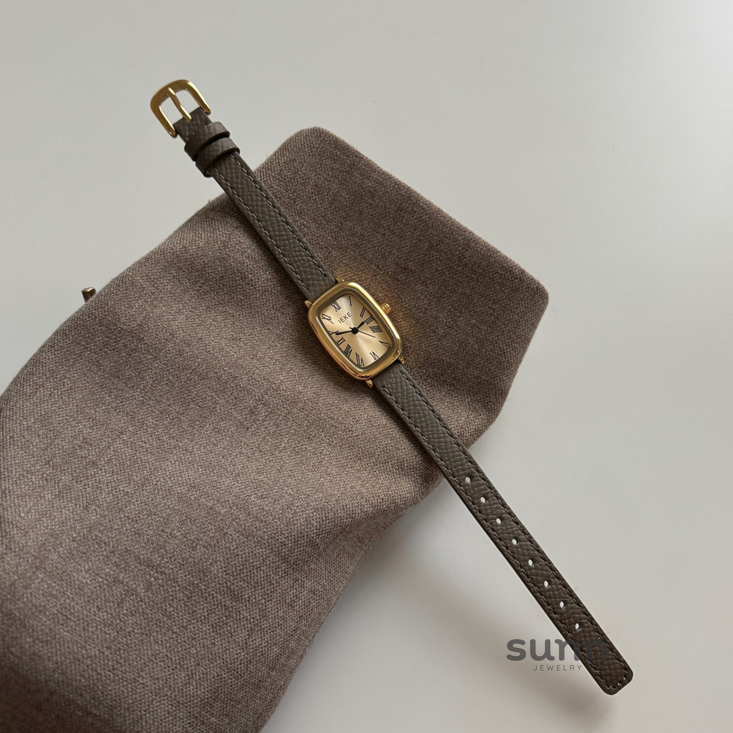 Aaleyah Roman Oval Watch [R1UXD7TN]