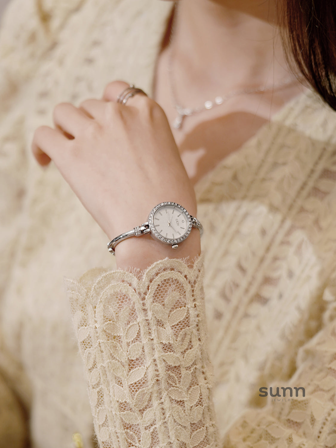 Aaniya Elegant Bracelet Quartz Watch [5K6PR96T]