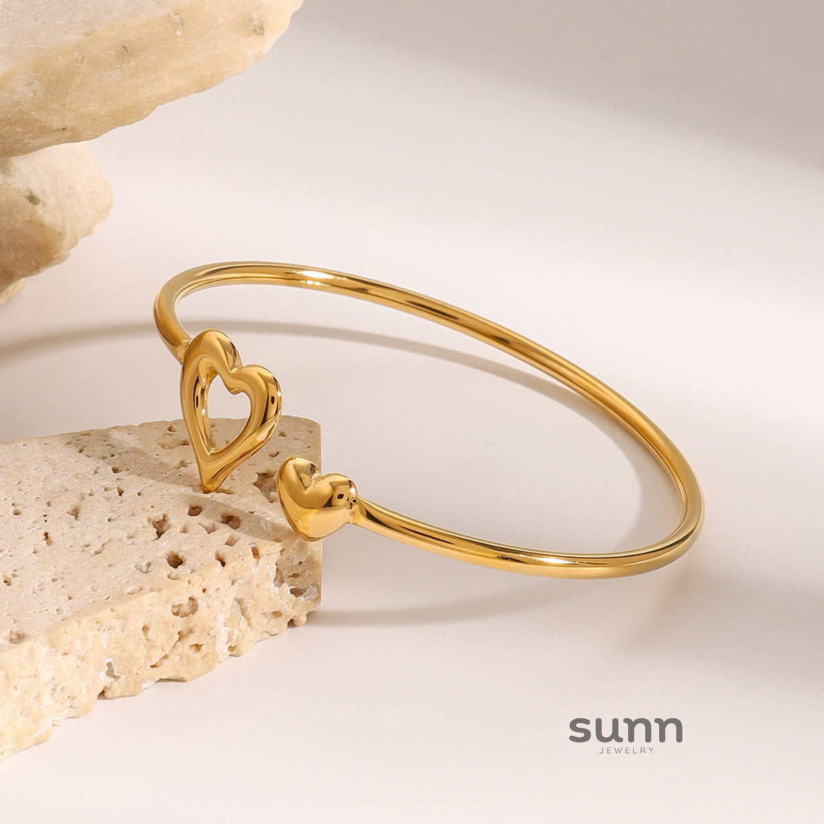 Aaniyah Heart Cuff Bracelet [D8S8Q7GU]