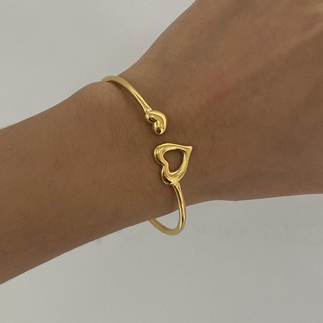 Aaniyah Heart Cuff Bracelet [U9C2DGKR]
