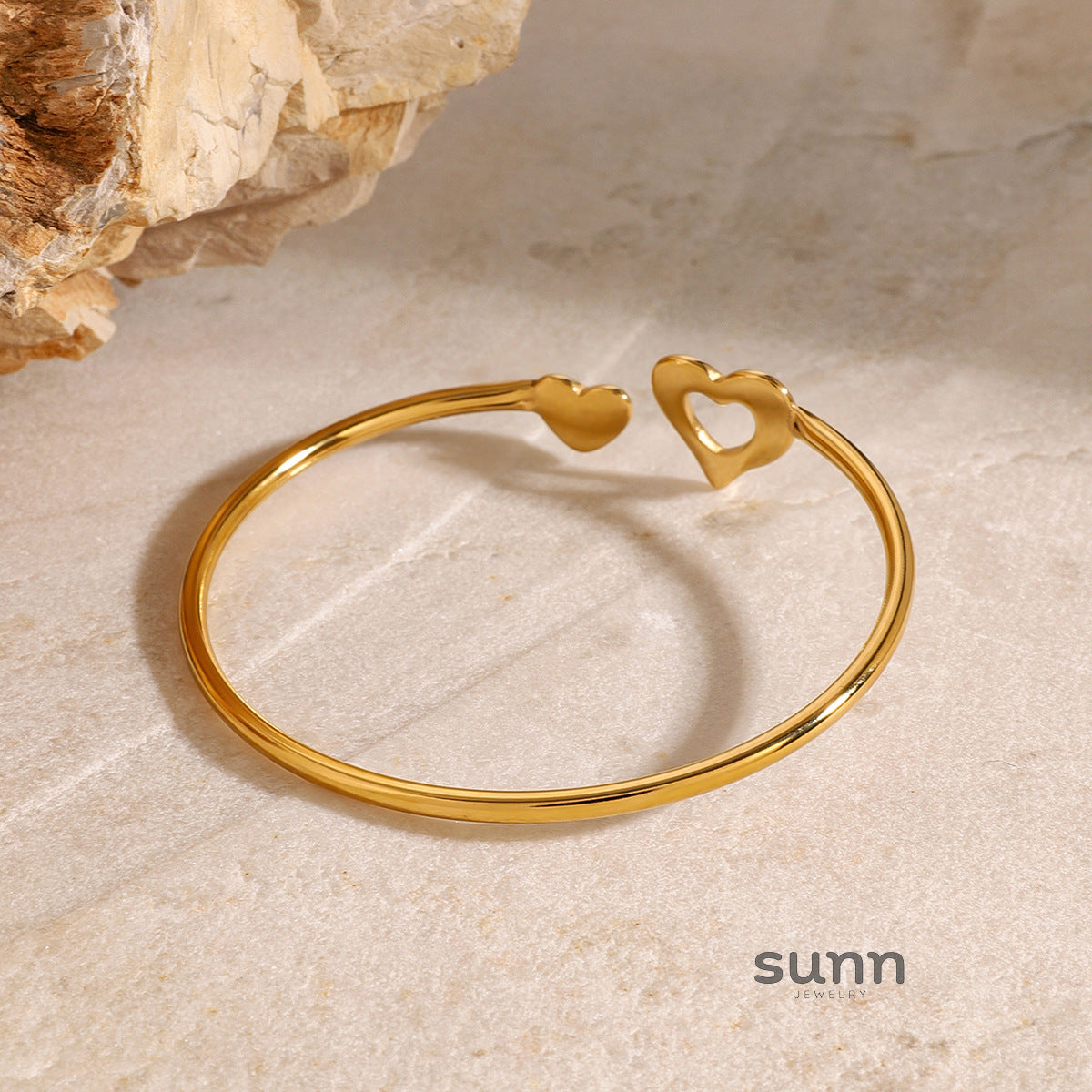 Aaniyah Heart Cuff Bracelet [EOJEN865]