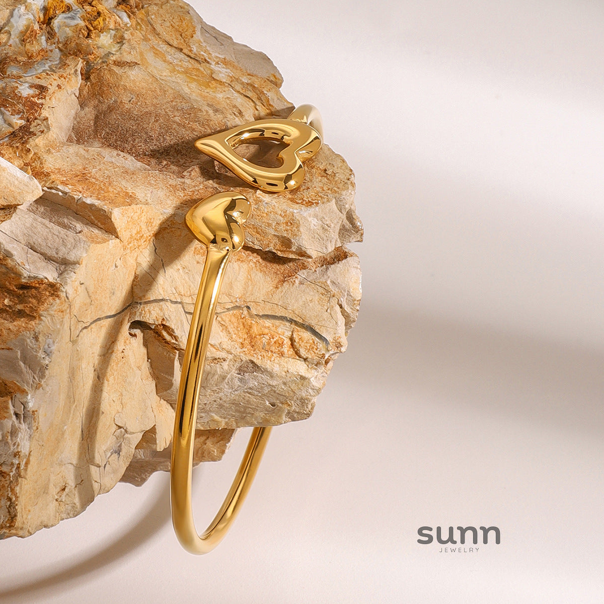 Aaniyah Heart Cuff Bracelet [R4RCKG2S]