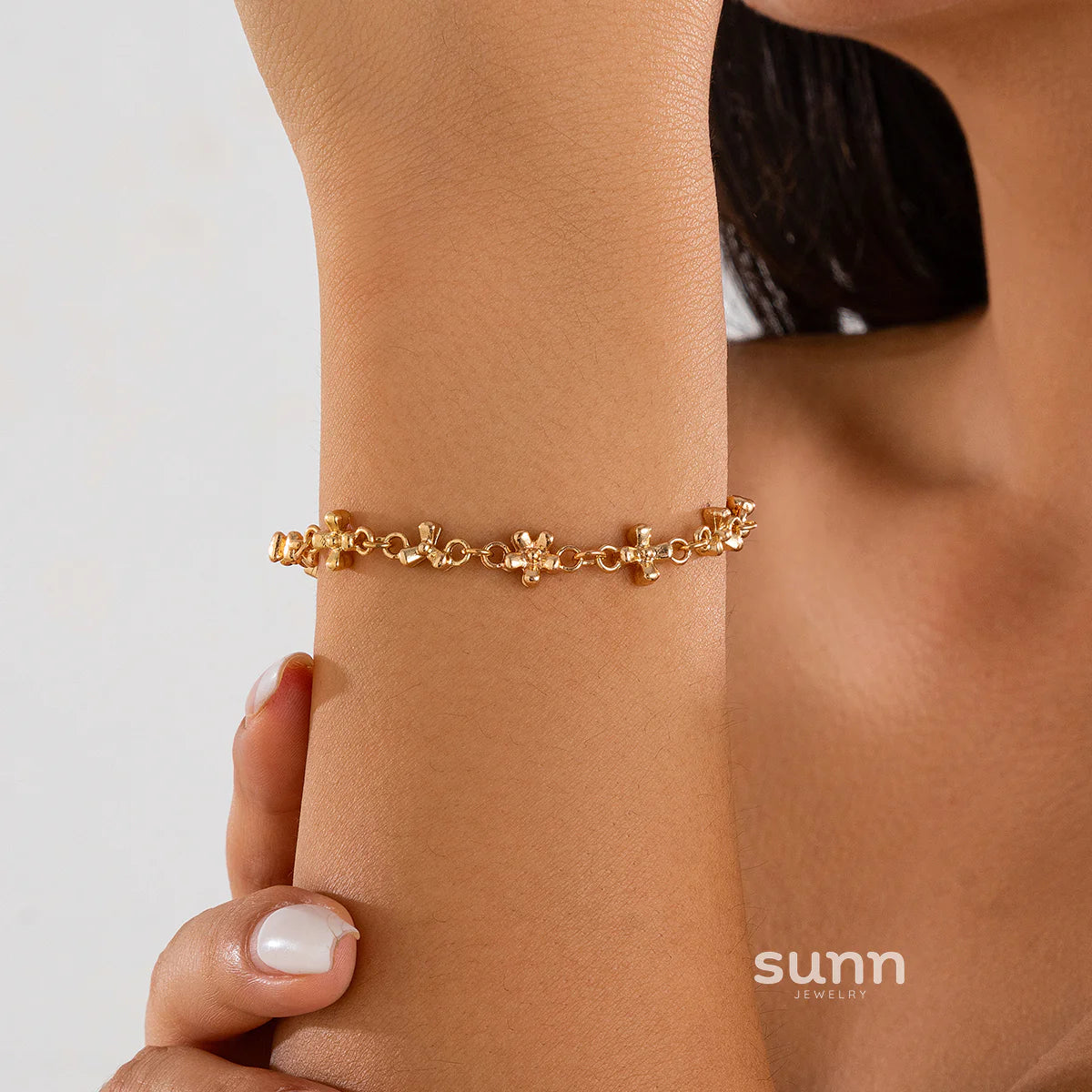 Aariyah Delicate Floral Bracelet