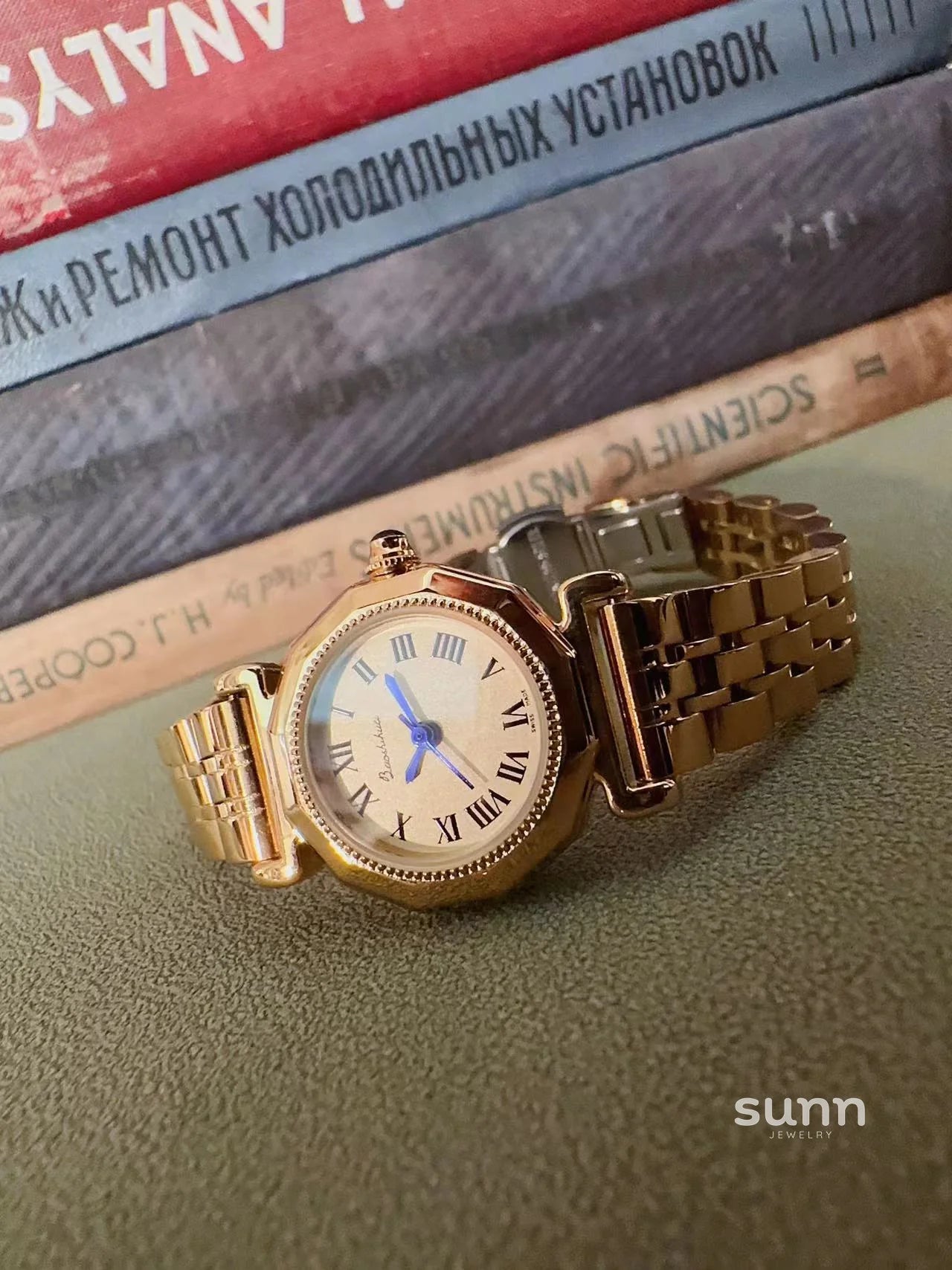 Aaron Vintage Blue Hand Watch