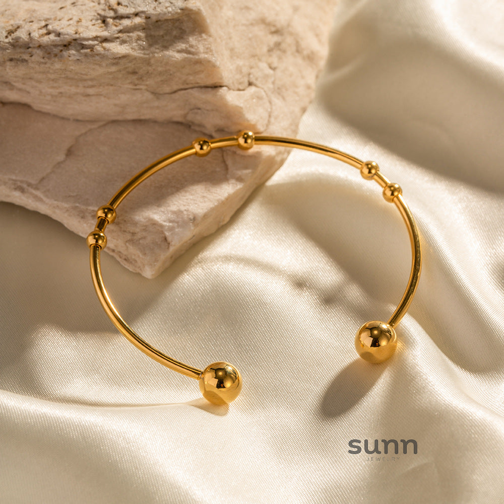 Aarvi Beaded Gold Cuff Bracelet [6QU08ZDF]