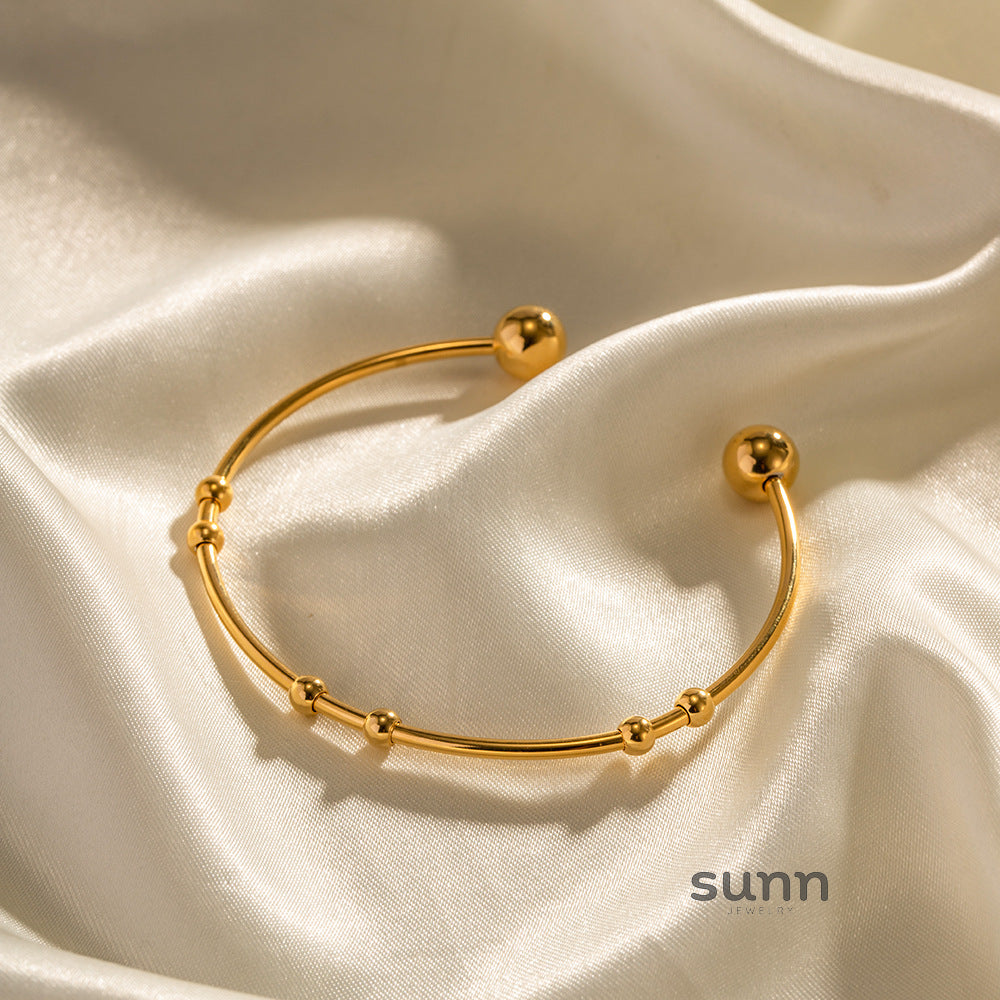 Aarvi Beaded Gold Cuff Bracelet [LPWFRVE6]