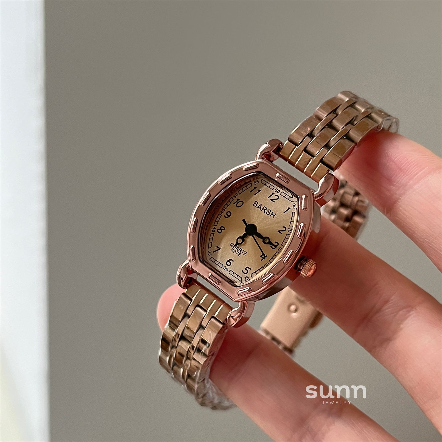 Aaryn Delicate Barrel Watch [AR0HD6PT]