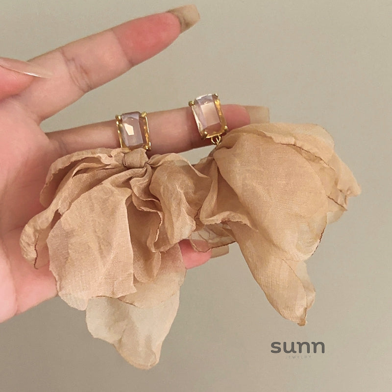 Aashi Crystal Bloom Statement Earrings [9GVTUV6N]