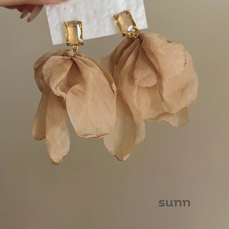 Aashi Crystal Bloom Statement Earrings [J11SASG0]