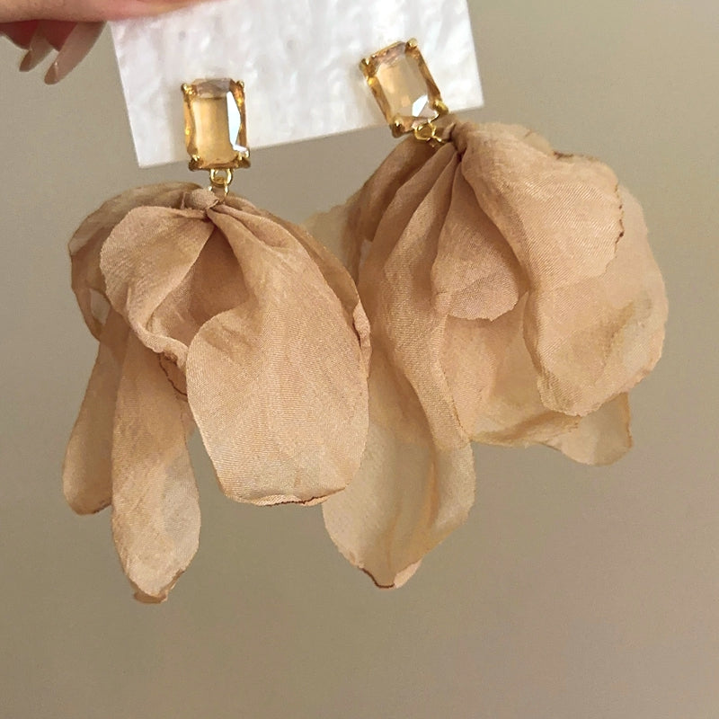 Aashi Crystal Bloom Statement Earrings [M1V5Y6ZD]