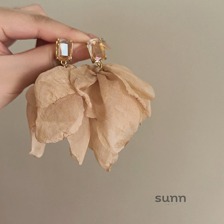 Aashi Crystal Bloom Statement Earrings [DYKEQPCG]