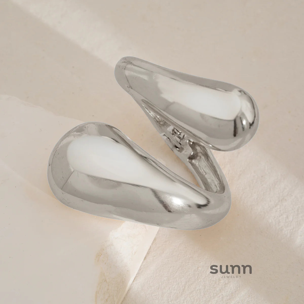 Aashna Teardrop Coil Bangle