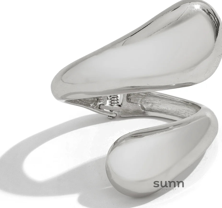Aashna Teardrop Coil Bangle